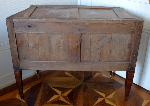 Commode sauteuse d’entre deux d'époque Louis XV en bois de violette, marbre brèche d'Alep