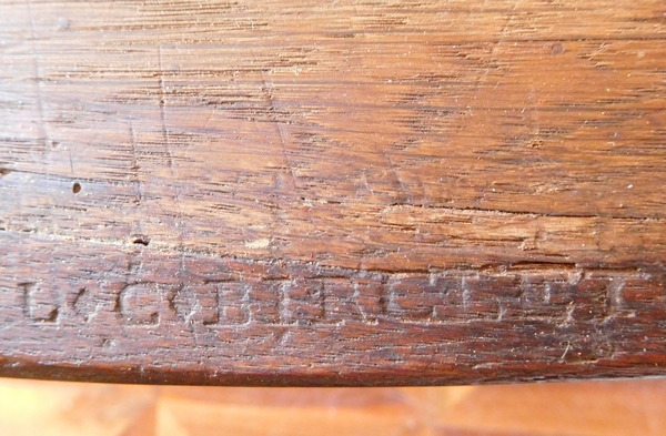 LC Birclet : petite commode sauteuse d'époque Louis XV en marqueterie, estampillée