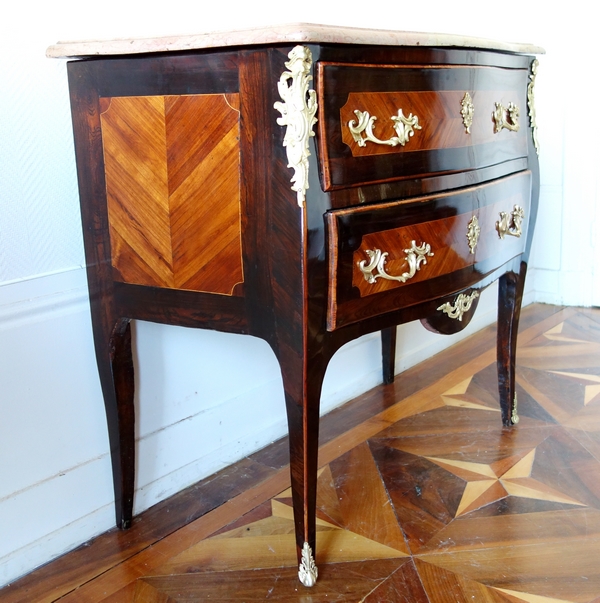 LC Birclet : petite commode sauteuse d'époque Louis XV en marqueterie, estampillée