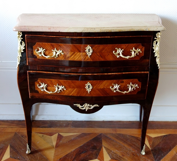 LC Birclet : petite commode sauteuse d'époque Louis XV en marqueterie, estampillée