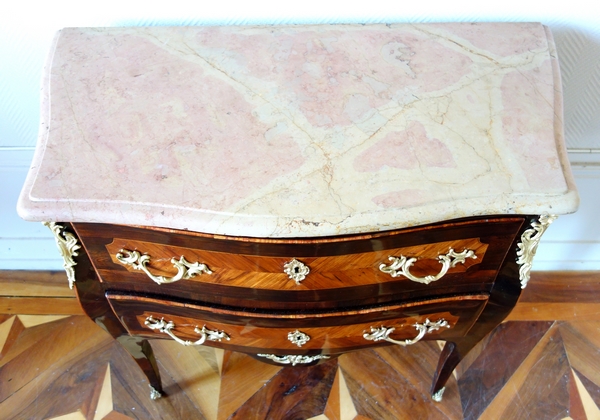 LC Birclet : petite commode sauteuse d'époque Louis XV en marqueterie, estampillée