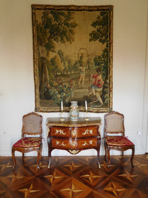 Léonard Boudin, commode sauteuse en marqueterie d'époque Louis XV estampillée