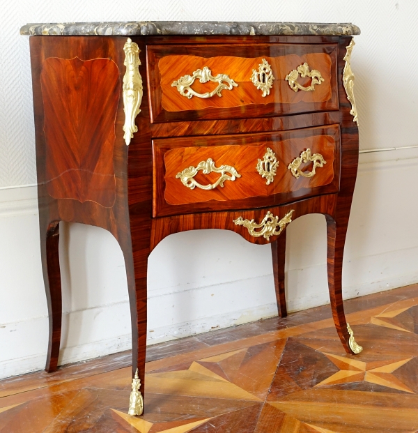 Jean Lapie : petite commode sauteuse en marqueterie, époque Louis XV - estampillée