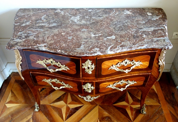 JB Galet : commode sauteuse d'époque Louis XV en marqueterie, estampillée