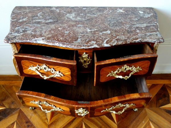 JB Galet : commode sauteuse d'époque Louis XV en marqueterie, estampillée