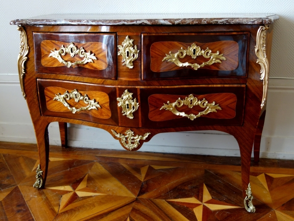 JB Galet : commode sauteuse d'époque Louis XV en marqueterie, estampillée