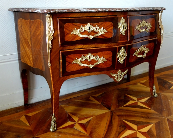 JB Galet : commode sauteuse d'époque Louis XV en marqueterie, estampillée