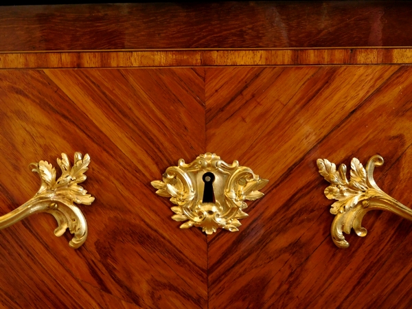 Louis XV rosewood marquetry commode / chest of drawers, 18th century circa 1760