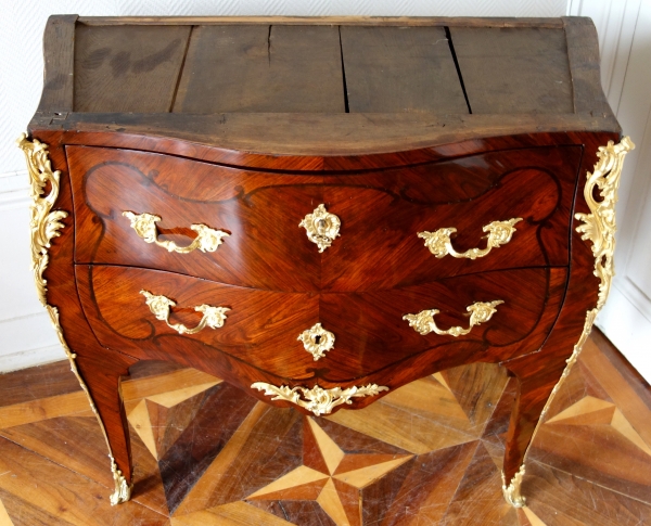 Commode sauteuse en bois de violette d'époque Louis XV - XVIIIe siècle