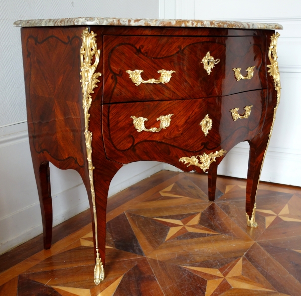 Commode sauteuse en bois de violette d'époque Louis XV - XVIIIe siècle