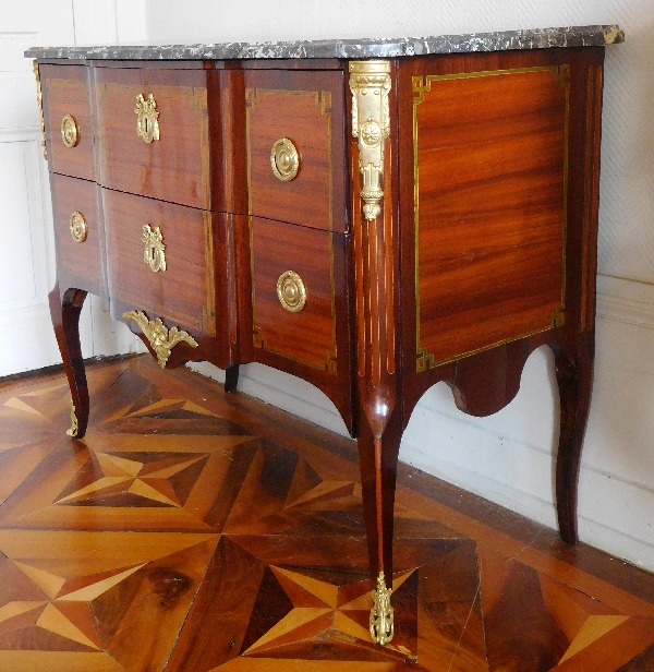 Louis XV Louis XVI Transition marquetry chest of drawers - France, 18th century circa 1770