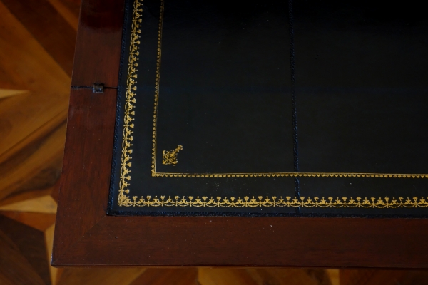 Louis XVI marquetry commode / writing desk, 18th century Parisian work