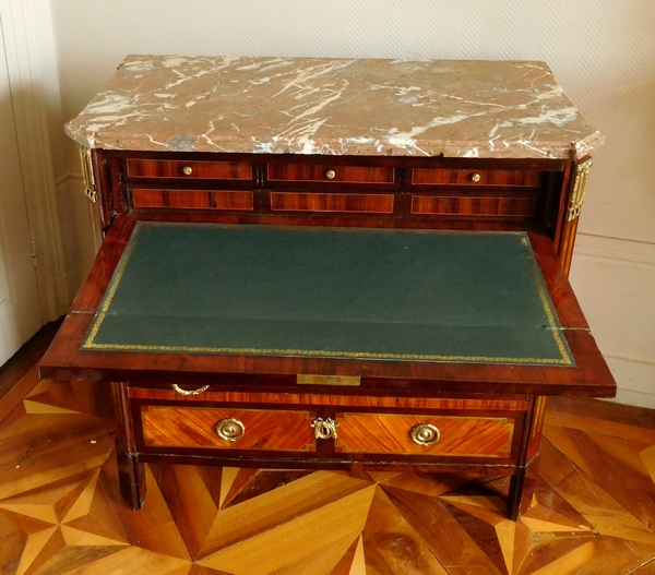 Commode secrétaire d'époque Transition Louis XVI en marqueterie, travail Parisien circa 1775-80