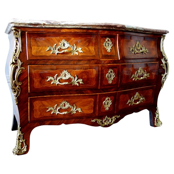 AA Lardin  : commode tombeau Louis XV en marqueterie - estampillée - JME