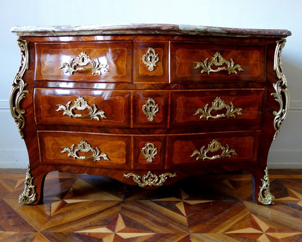 AA Lardin  : commode tombeau Louis XV en marqueterie - estampillée - JME