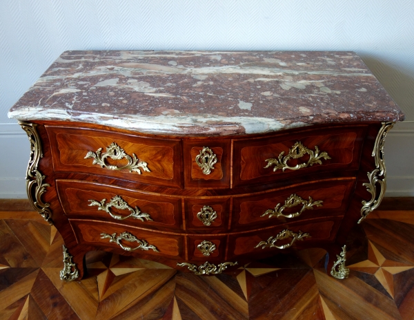 AA Lardin  : commode tombeau Louis XV en marqueterie - estampillée - JME