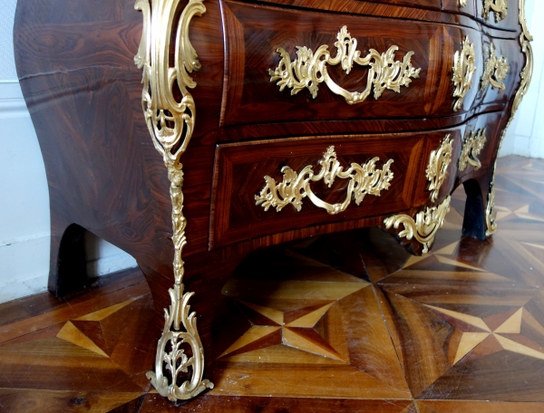 IB Gautier : commode tombeau d'époque Louis XV en bois de violette, vers 1750 - estampillée