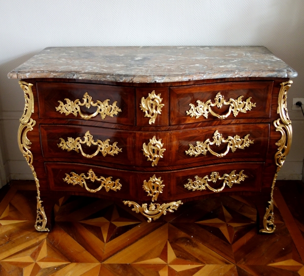 IB Gautier : commode tombeau d'époque Louis XV en bois de violette, vers 1750 - estampillée