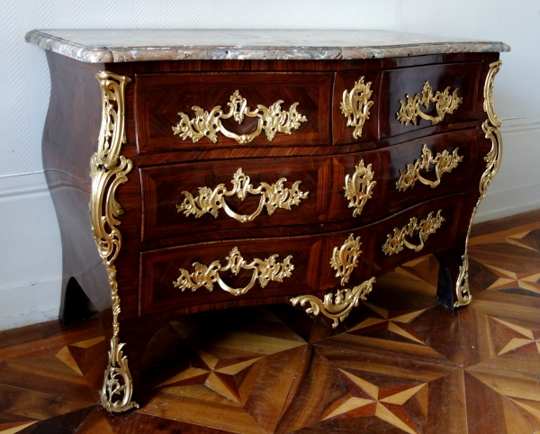 IB Gautier : commode tombeau d'époque Louis XV en bois de violette, vers 1750 - estampillée