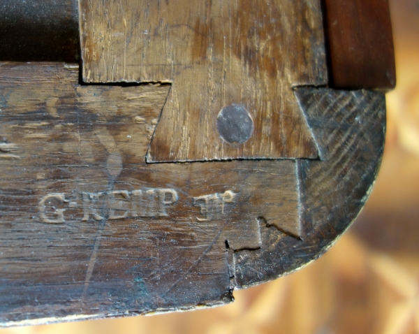 Guillaume Kemp : commode à la grecque d'époque Transition en bois de rose, estampillée