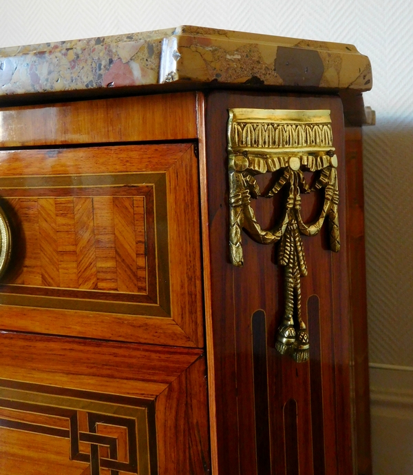 François Reizell : commode d'apparat en marqueterie de satiné, époque Transition estampillée