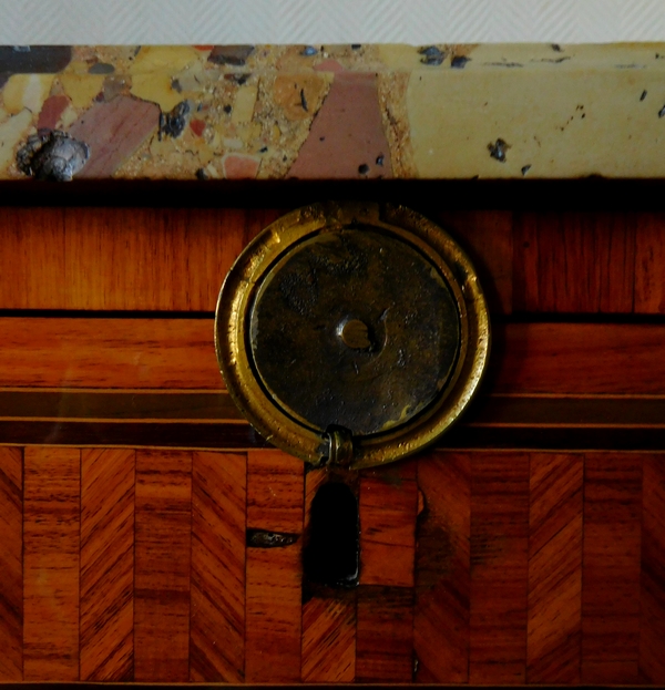 François Reizell : commode d'apparat en marqueterie de satiné, époque Transition estampillée