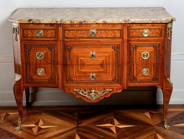 François Reizell : commode d'apparat en marqueterie de satiné, époque Transition estampillée