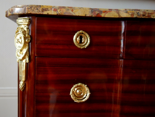 JG Schlichtig - Transition Parisian satin mahogany commode / chest of drawers, 18th century circa 1770