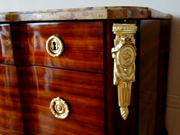 JG Schlichtig - Transition Parisian satin mahogany commode / chest of drawers, 18th century circa 1770