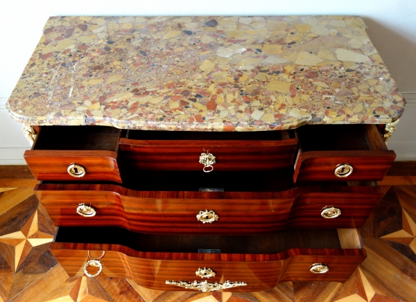JG Schlichtig : grande commode d'époque Transition en satiné, marbre brèche d'Alep - estampillée