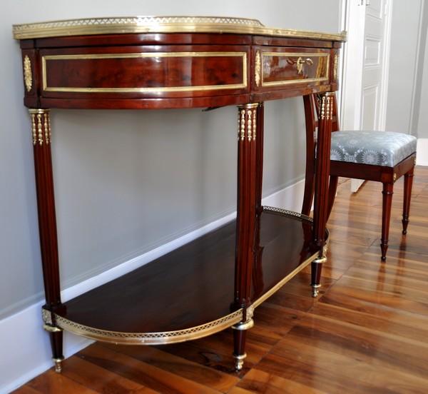 Mahogany half-moon console, 18th century