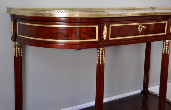 Mahogany half-moon console, 18th century