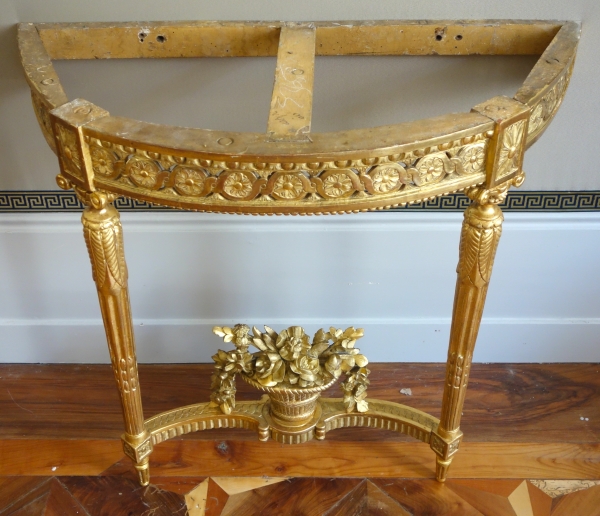 Sculpted gilt wood console, Louis XVI period circa 1780
