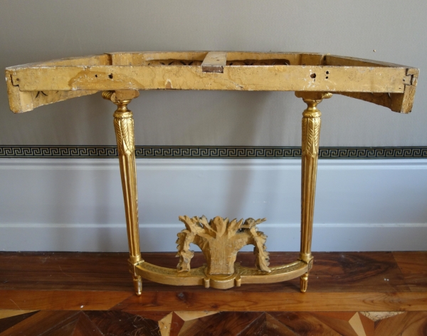 Sculpted gilt wood console, Louis XVI period circa 1780