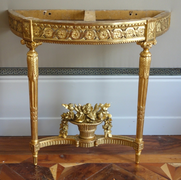Sculpted gilt wood console, Louis XVI period circa 1780