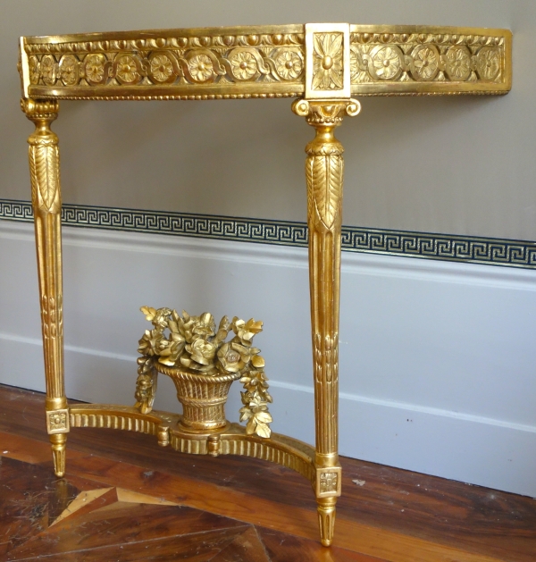 Sculpted gilt wood console, Louis XVI period circa 1780