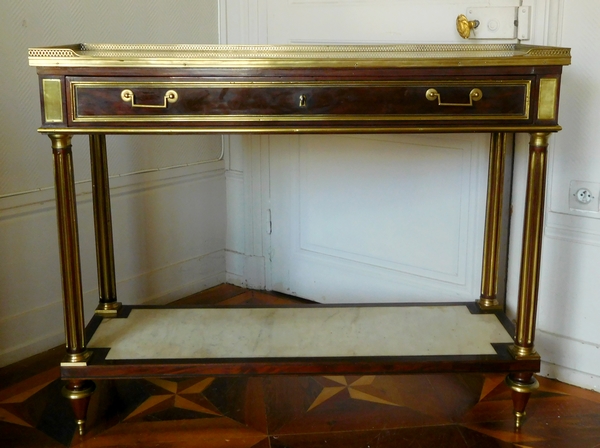 Console desserte d'époque Louis XVI Directoire en acajou, filets d'ébène et laiton, fin XVIIIe siècle