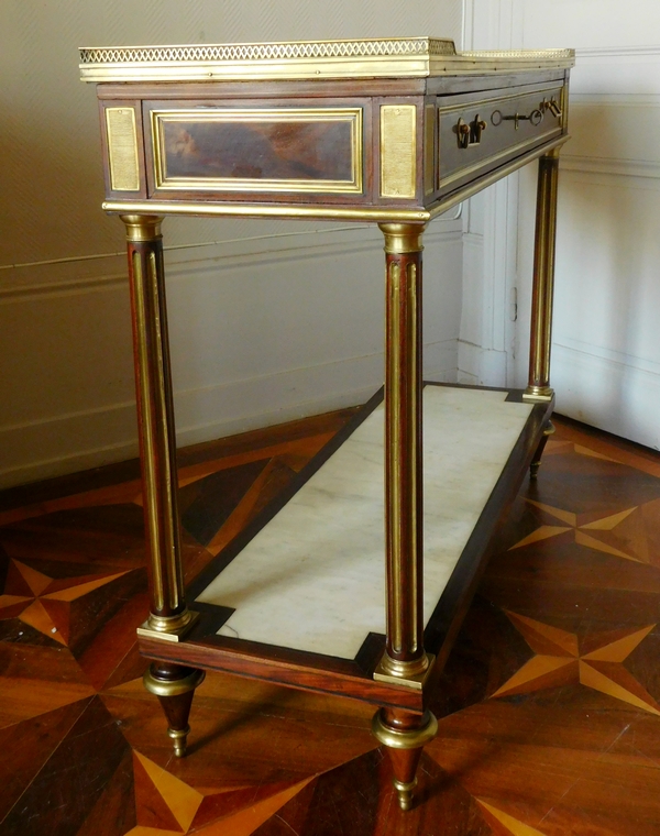 Console desserte d'époque Louis XVI Directoire en acajou, filets d'ébène et laiton, fin XVIIIe siècle