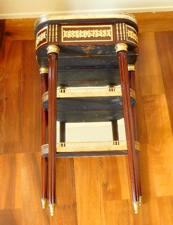 Small Louis XVI Directoire mahogany console, mercury gilt bronze, late 18th century