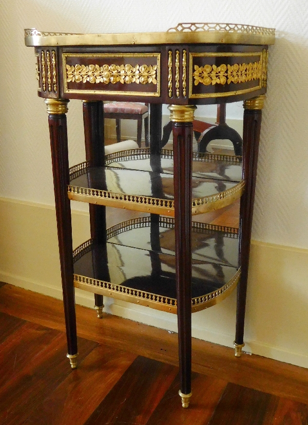 Small Louis XVI Directoire mahogany console, mercury gilt bronze, late 18th century