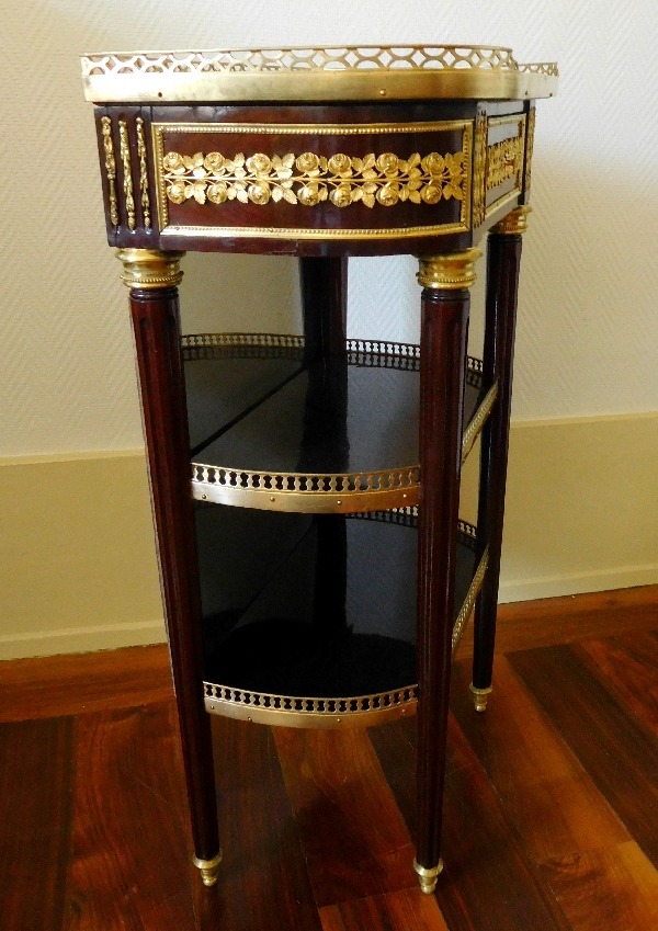 Small Louis XVI Directoire mahogany console, mercury gilt bronze, late 18th century