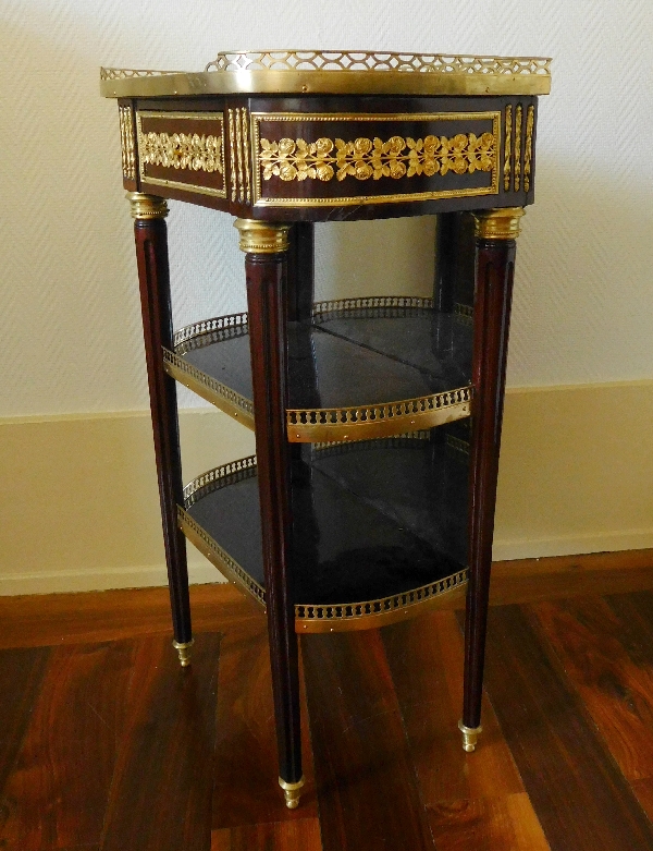 Small Louis XVI Directoire mahogany console, mercury gilt bronze, late 18th century