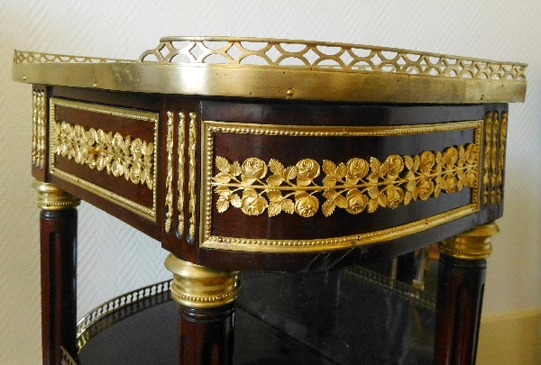 Small Louis XVI Directoire mahogany console, mercury gilt bronze, late 18th century