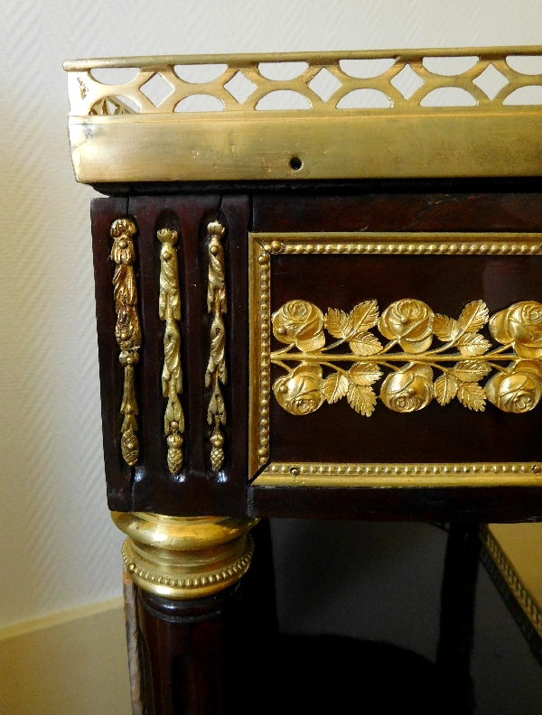 Petite console Louis XVI Directoire en acajou, garniture de bronze doré au mercure fin XVIIIe