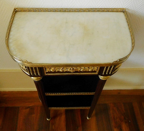 Small Louis XVI Directoire mahogany console, mercury gilt bronze, late 18th century