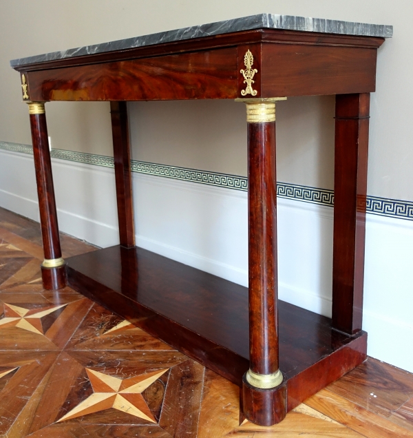 Grande console d'époque Empire en acajou, bronze doré et marbre bleu Turquin - 129cm
