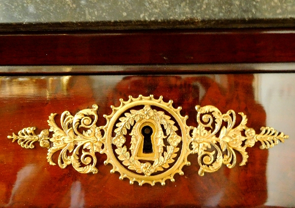 Console Empire à colonnes en acajou et bronzes dorés au mercure, fond de glace