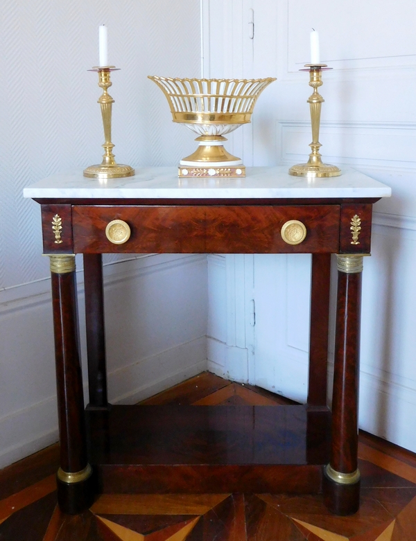 Petite console d'époque Empire Restauration en acajou, bronzes dorés au mercure