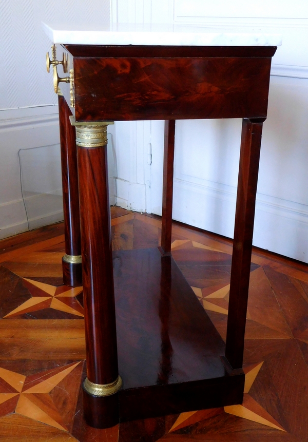 Petite console d'époque Empire Restauration en acajou, bronzes dorés au mercure