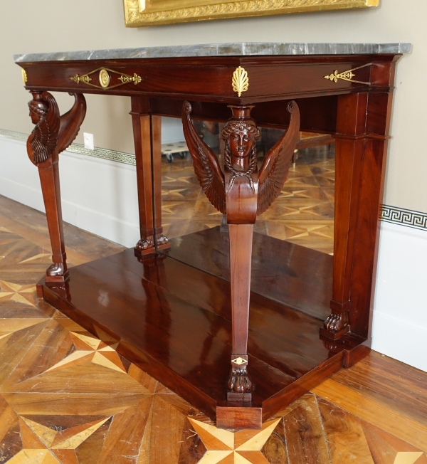 Console d'époque Consulat en acajou flammé, attribuée à Molitor - bronzes dorés au mercure